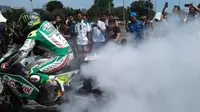 Crutchlow Ungkap Kebiasaan Balapnya Tanpa Kaus Dalam 
