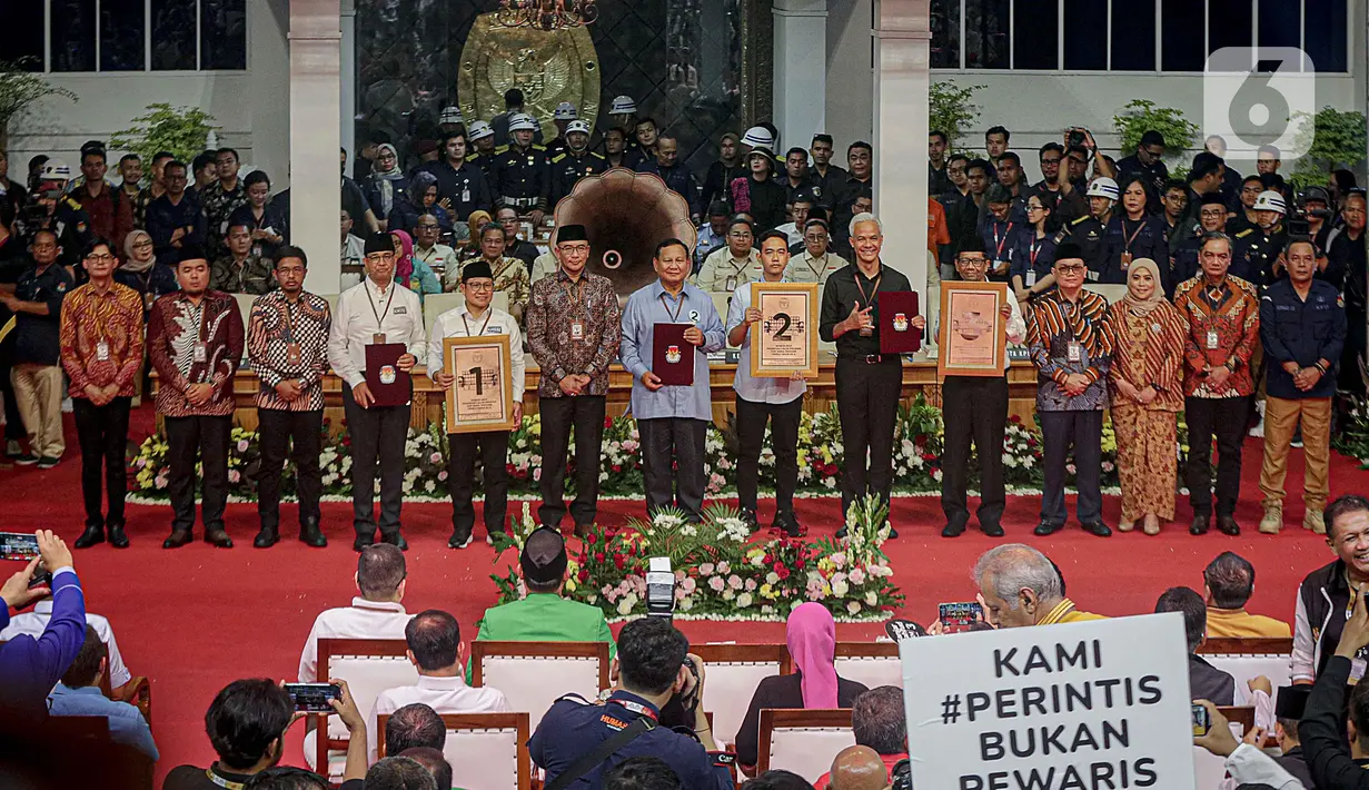 Sebelumnya dalam pengundian nomor urut capres-cawapres Pemilu 2024, KPU menggunakan mekanisme dua tahap. (Liputan6.com/Faizal Fanani)