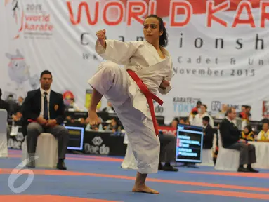 Karateka Maroko, Sanae Agalman saat berlaga di Tatami 2 World Junior, Cadet and U-21 Championship 2015 di ICE Serpong, Banten, Kamis (12/11/2015). 1425 peserta dari 91 negara berlaga di ajang ini. (Liputan6.com/Helmi Fithriansyah)