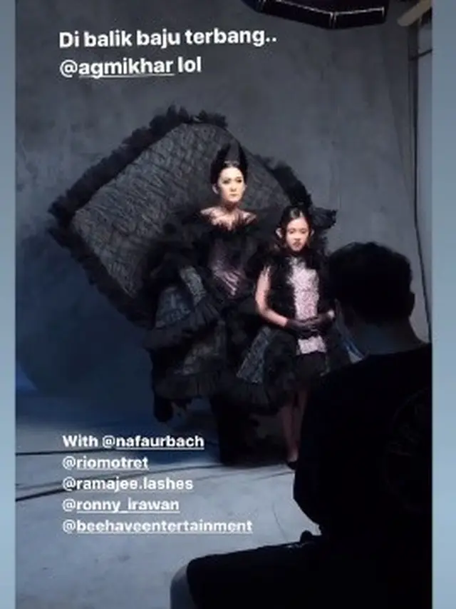 6 Pemotretan Nafa Urbach dengan Mikhaela Ini Tampil Memesona