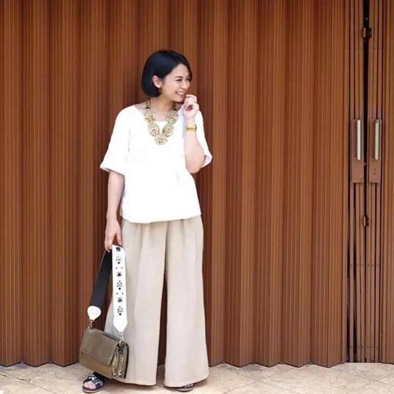 Mix and match busana dengan strap bag yang bikin penampilan jadi gak monoton. (Image: @eyecandybags/ig)