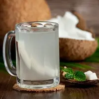 Ilustrasi Air Kelapa Muda (Sumber: freepik.com/jcomp)