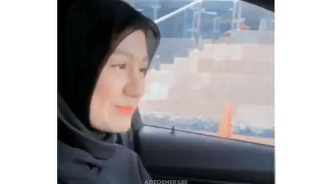 6 Potret Zoe Abbas Jackson Tampil Berhijab, Bikin Pangling
