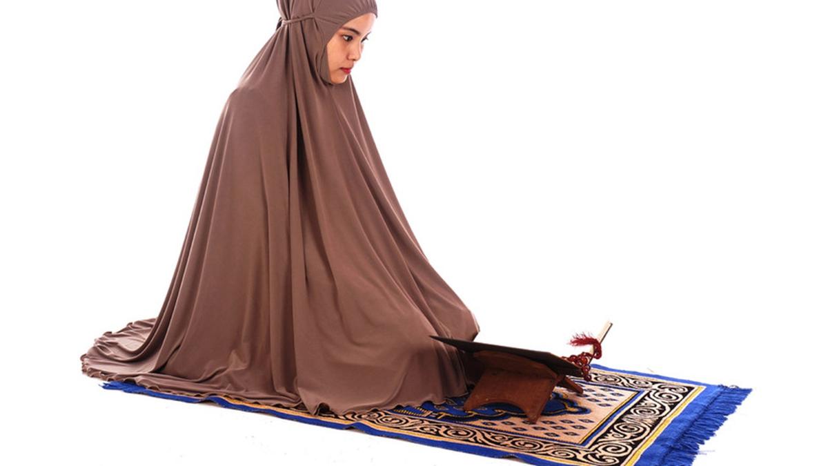 Hati-Hati, Menggunakan Mukena Seperti Ini Bisa jadi Sebab Sholat Tidak Sah