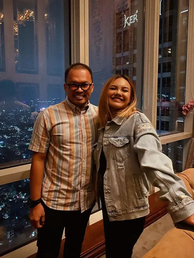 Jarang Terekspos, Ini 6 Momen Kebersamaan Shafa Harris dengan Ayahnya