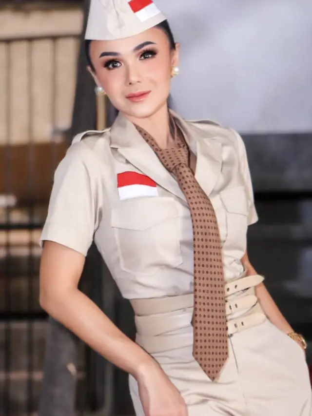 Potret Yuni Shara Kenakan Baju Ala Pejuang, Terlihat Makin Awet Muda