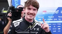 Pembalap Cupra Kiro, Dan Ticktum, berhasil finis terdepan pada Formula E Jakarta 2025 di&nbsp;Jakarta International ePrix Circuit, Ancol, Sabtu (21/6/2025). (dok. Formula E)