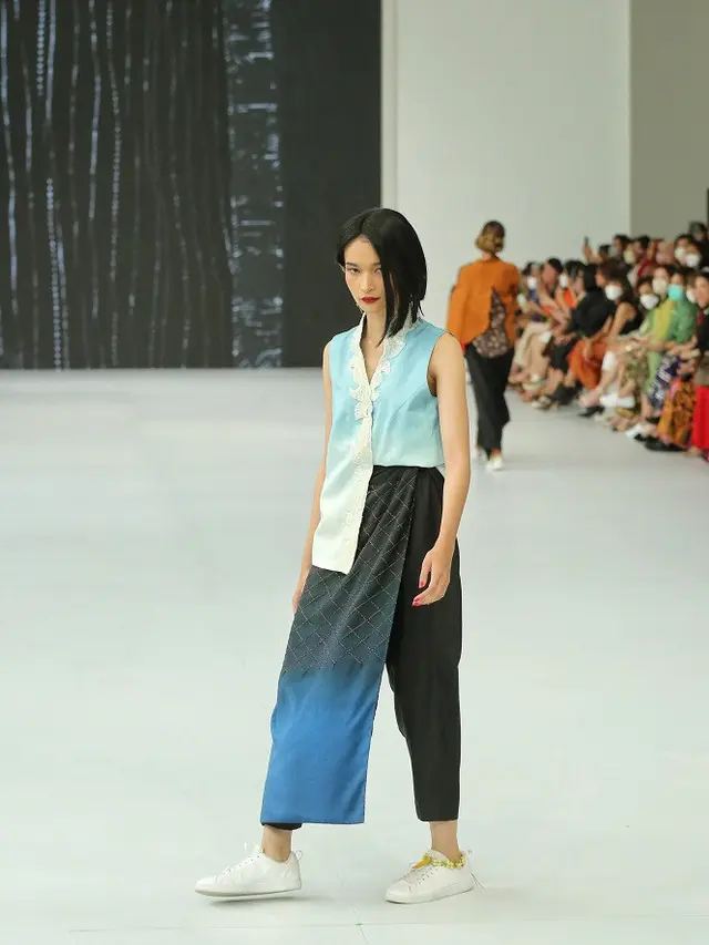 Warna Segar dalam Koleksi Kebaya dan Kain BIN House di Jakarta Fashion Week 2023