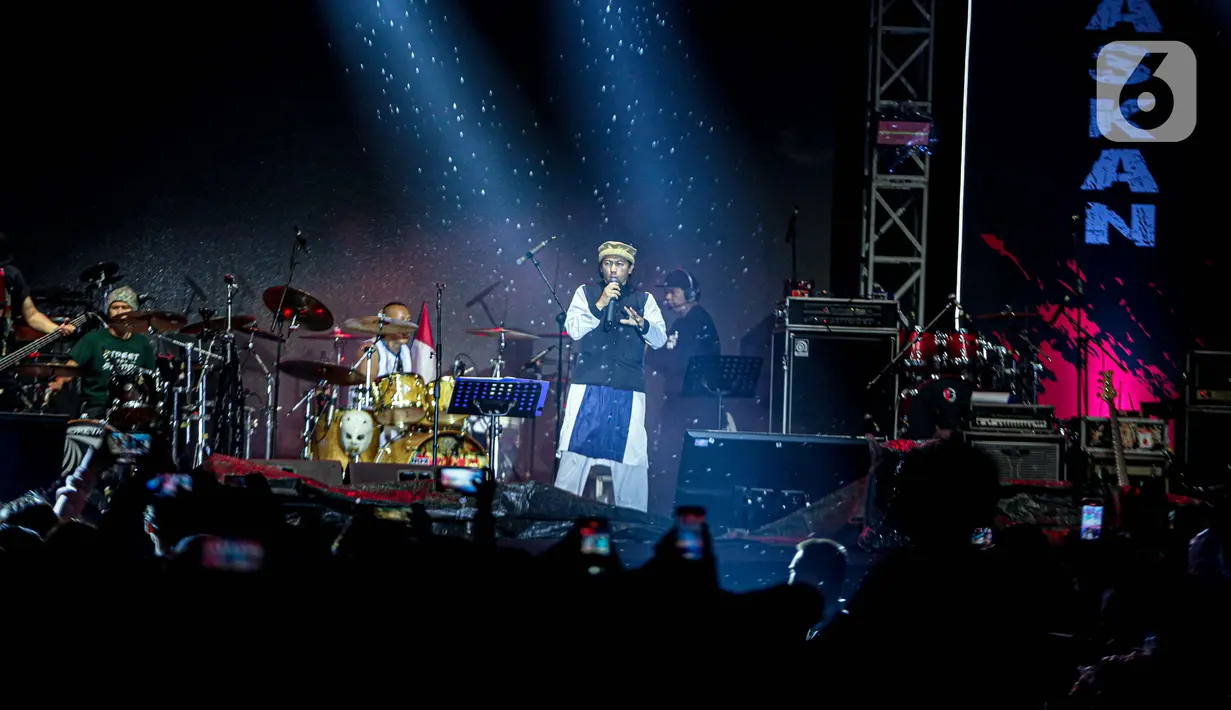 Selain orasi, acara juga diisi musisi tenar seperti Kotak, PAS Band, The Black Stones Band, Anto Baret & Andi Malewa, Iwa K, Young Lex & Friends, Tony Q, Marjinal, Endank Soekamti, Jamrud dan Horja Bius. (Liputan6.com/Faizal Fanani)