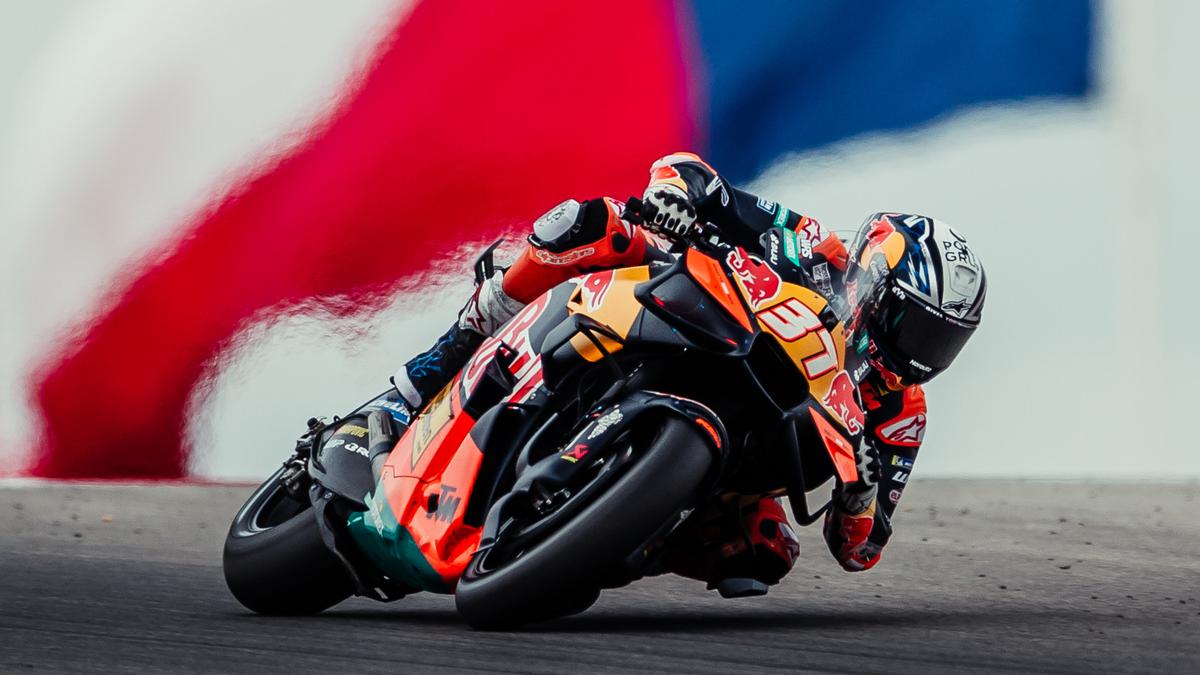 Hasil MotoGP Catalunya 2026: Pedro Acosta Pole, Bezzecchi Terjatuh