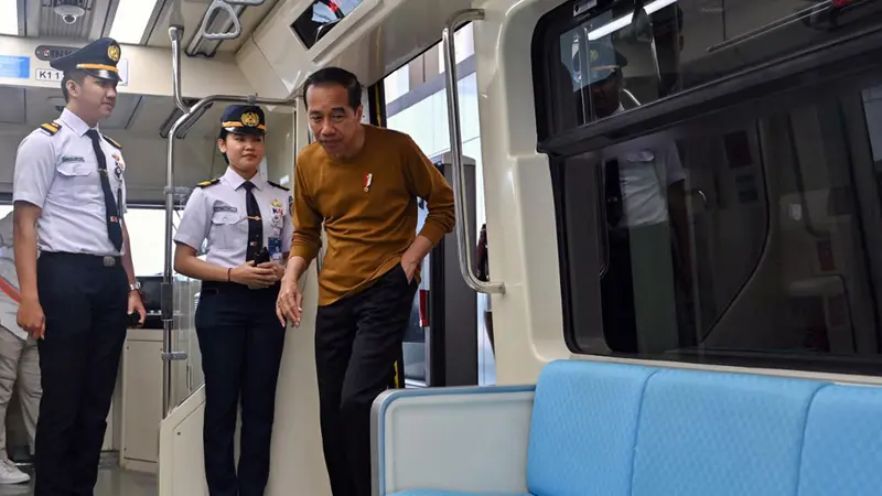 Presiden Jokowi Jajal LRT