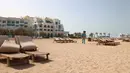 Hilton Salwa Beach Resort and Villa juga memiliki kolam renang dan pantai pribadi sepanjang 3,5 km. (AFP/Karim Jaafar)