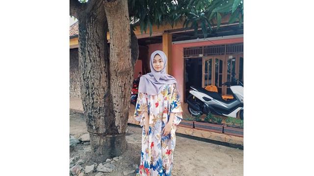 6 Potret Dinda Mahira Tampil Berhijab, Bikin Pangling