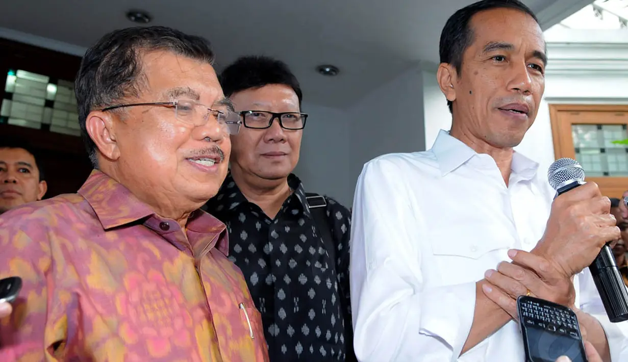 Jokowi dan Jusuf Kalla saat memberikan keterangan pers di rumah Ketua Umum PDIP Megawati Soekarnoputri, Jakarta, (5/10/14). (Liputan6.com/Faisal R Syam)