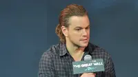 Matt Damon kini sedang menggunakan model rambut kuncir kuda untuk film terbarunya, The Great Wall.