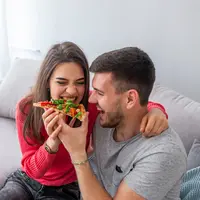 ilustrasi pasangan cinta/Dragana Gordic/Shutterstock