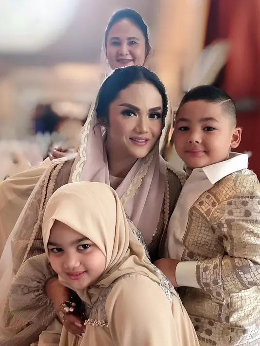 (Instagram/krisdayantilemos)