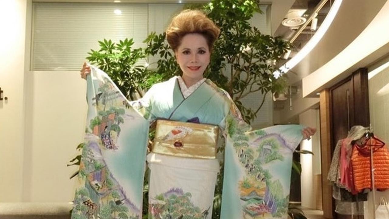 8 Pesona Ratna Sari Dewi, Istri ke-5 Soekarno yang Tetap Awet Muda di Usia 80 Tahun