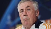 Pelatih Real Madrid, Carlo Ancelotti saat konferensi pers menjelang pertandingan babak 16 besar Liga Champions 2024/2025 melawan Atletico Madrid di Real Madrid Sports City, Valdebebas, Spanyol, Senin (03/03/2025) waktu setempat. (AFP/Thomas Coex)