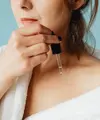 Jangan mengabaikan tahap skincare merawat kulit leher. Dok/Pexels.com/www.kaboompics.com].