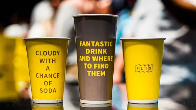  Inovasi Produk Fashion Ramah Lingkungan yang Terbuat dari Layar Bioskop Bekas