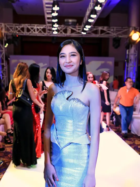 Soal kariernya di bidang hiburan diakui Mikha ia masih ingin terus mengolah dan mengembangkannya untuk ke depan. Di dunia seni ini ia merasa masih berkaitan dengan bidang hukum yang digeluti. (Adrian Putra/Bintang.com)