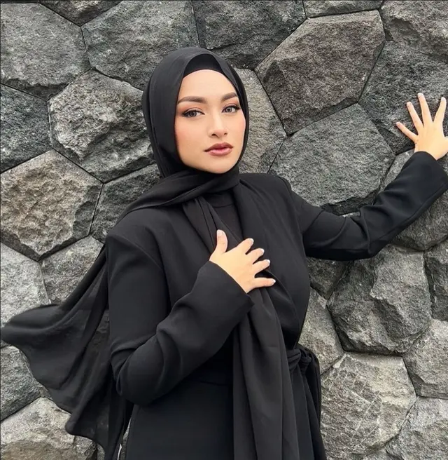 Kisah 6 seleb yang menjadi mualaf dengan restu keluarga, Mahalini dapat dukungan penuh sang ayah