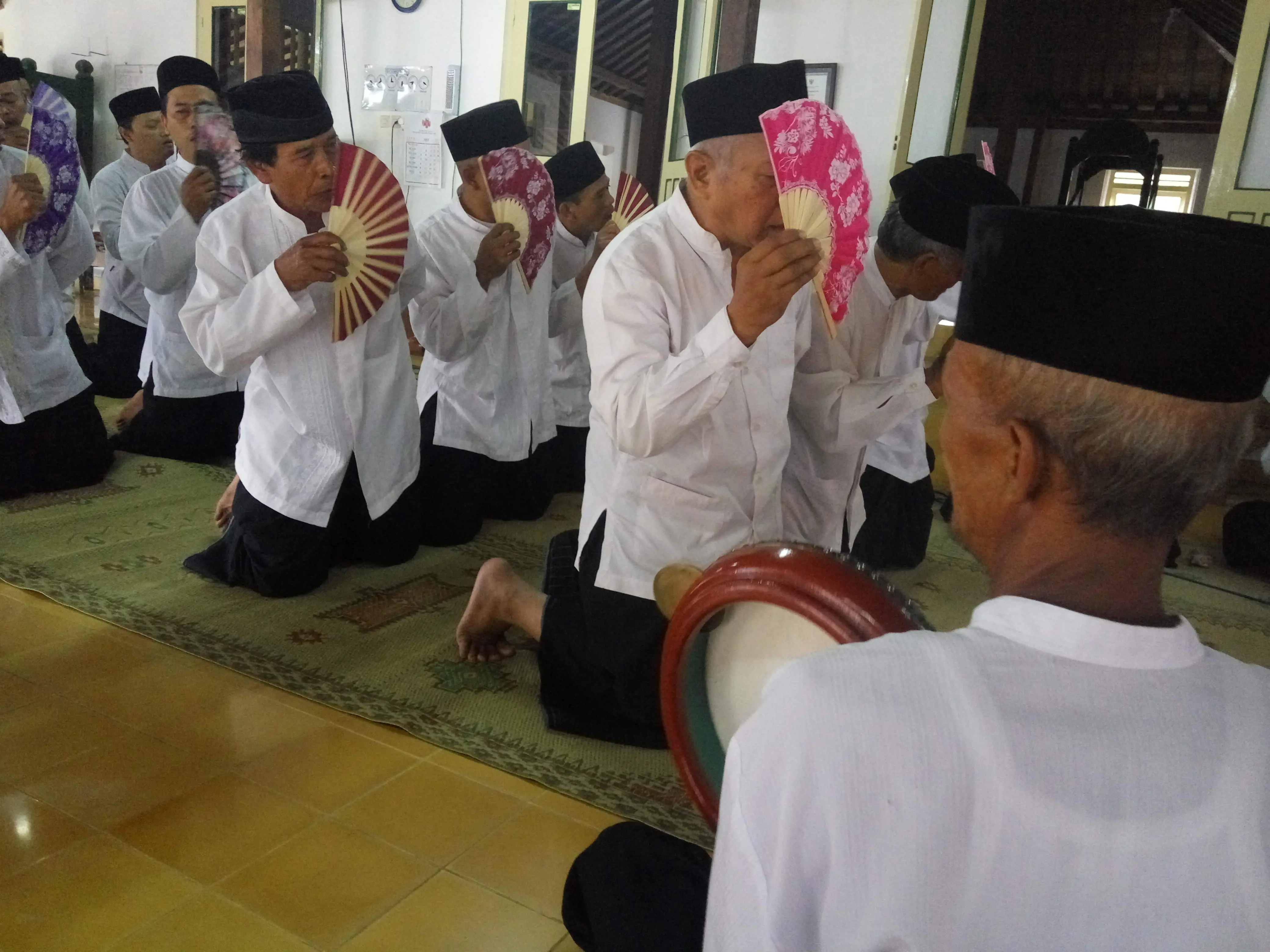 Tarian Sufi Jawa yang dikenal dengan nama Rodat itu menjadi salah satu aktivitas menunggu buka puasa di bulan Ramadan. (Liputan6.com/Switzy Sabandar).