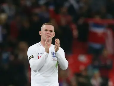 Laga perpisahan Wayne Rooney bersama timnas Inggris diakhiri dengan kemenangan manis. Bermain sejak menit ke-58 pada laga persabahatan kontra Amerika Serikat yang berlangsung di Stadion Wembley, Inggris. Timnas Inggris menang 3-0. (AFP/Ian Kington)