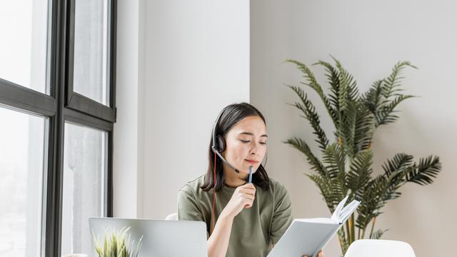 perempuan cantik cerdas