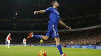 Selebrasi Diego Costa seusai mencetak gol ke gawang Arsenal di Emirates Stadium, Minggu (24/1/2016) malam WIB. (Reuters/Carl Recine)