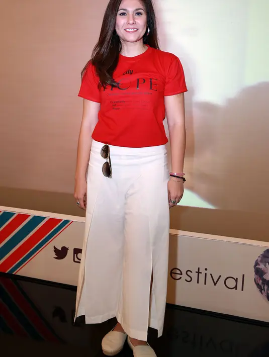 Di usia muda, Shaloom ingin terjun ke dunia seni peran mengikuti jejak sang ibunda. Sebagai seorang ibu, tentunya Wulan Guritno sangat mendukung keinginan anaknya tersebut. (Deki Prayoga/Bintang.com)