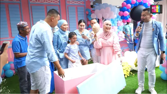 [Fimela] Gender Reveal Syifa Adik Ayu Ting Ting