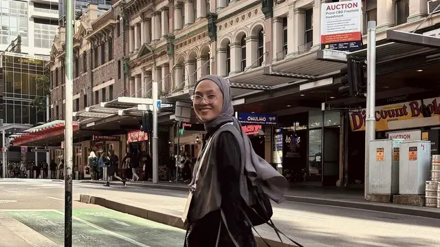 Feby Putri Murka Seorang Fans Membuat Konten Vlog di Tengah Pemakaman Ibunya