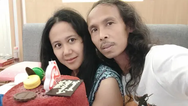 6 Potret Mesra Aktor Laga Indonesia Bersama Istri yang Jarang Tersorot