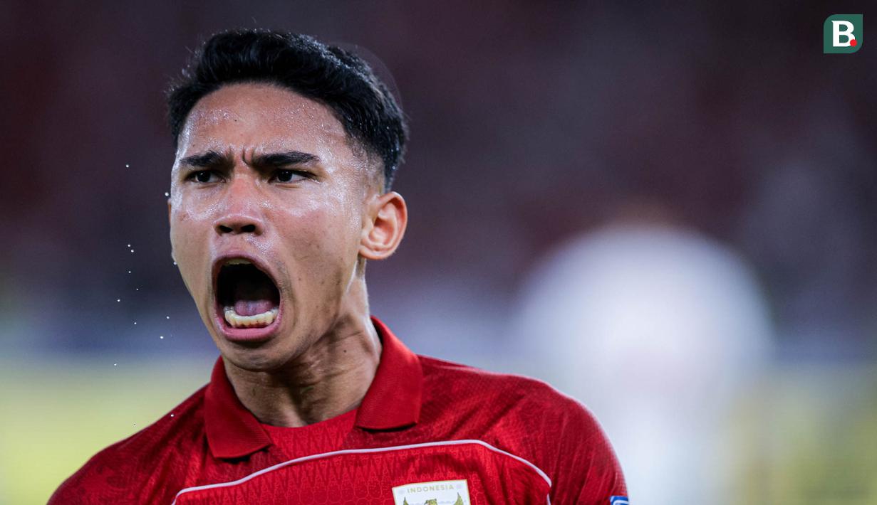 Pemain Timnas Indonesia, Marselino Ferdinan, merayakan gol yang dicetak oleh Ole Romeny ke gawang Bahrain pada laga kedelapan putaran ketiga Grup C kualifikasi Piala Dunia 2026 di Stadion Utama Gelora Bung Karno, Jakarta, Selasa (25/3/2025) malam WIB. (Bola.com/Bagaskara Lazuardi)