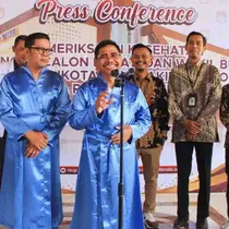 Bakal pasangan calon Pilkada Kota Tangerang 2024, Sachrudin-Maryono hari ini, Sabtu (31/8/2024), menjalani tes kesehatan di Rumah Sakit Umum Pusat (RSUP) dr. Sitanala, Neglasari, Kota Tangerang. (Foto: Liputan6.com/Pramita Tristiawati).