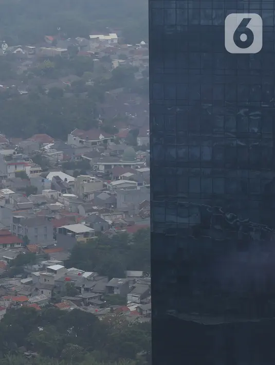 Gedung-gedung pencakar langit jadi yang pertama ‘merasakan’ buruknya kondisi udara Jakarta. (merdeka.com/Arie Basuki)