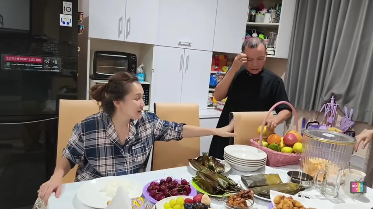 9 Potret Ruang Makan di Rumah Ayu Ting Ting Saat Sahur
