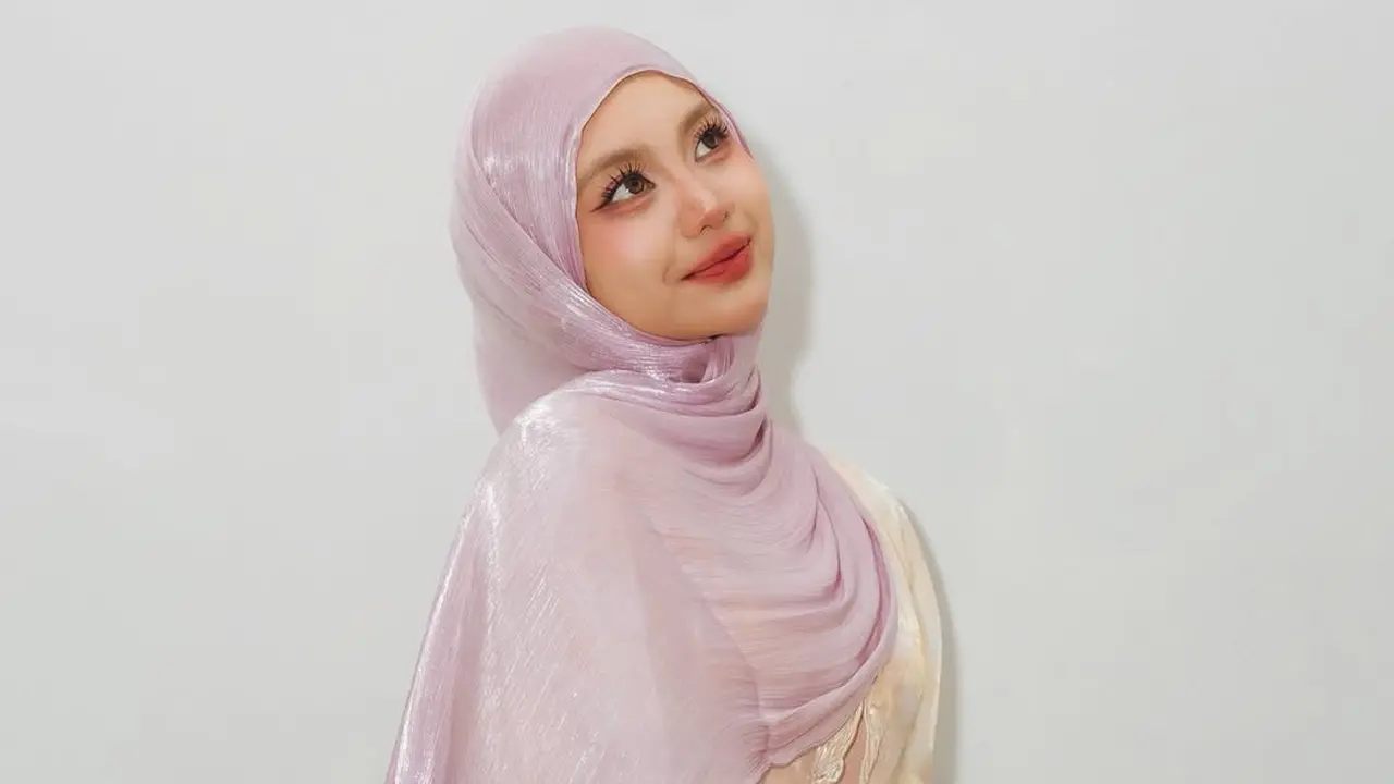 Ghea Indrawari cantik berhijab
