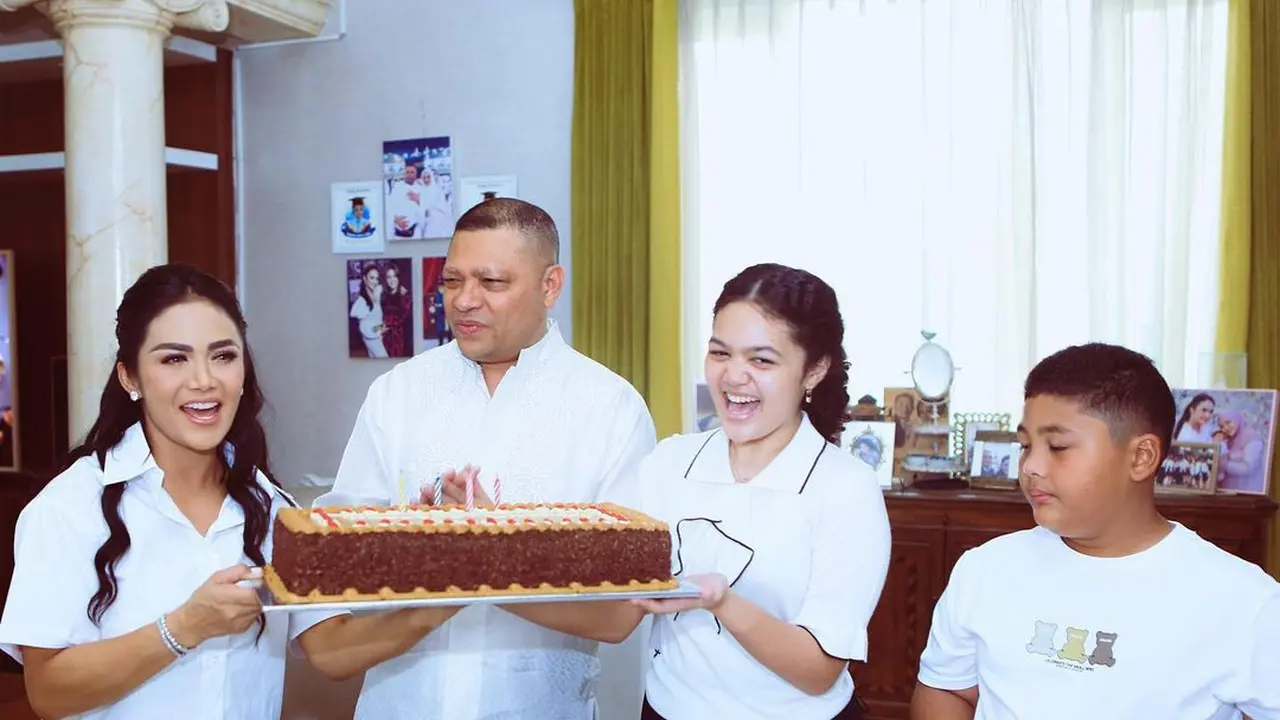 Raul Lemos Rayakan Ulang Tahun Didampingi Krisdayanti dan Kedua Anak, Sederhana Tapi Romantis