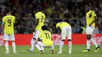 Para pemain Kolombia tampak kecewa usai disingkirkan Inggris pada babak 16 besar Piala Dunia di Stadion Spartak, Moskow, Selasa (3/7/2018). Inggris menang 1-1 (4-3) atas Kolombia. (AP/Matthias Schrader)