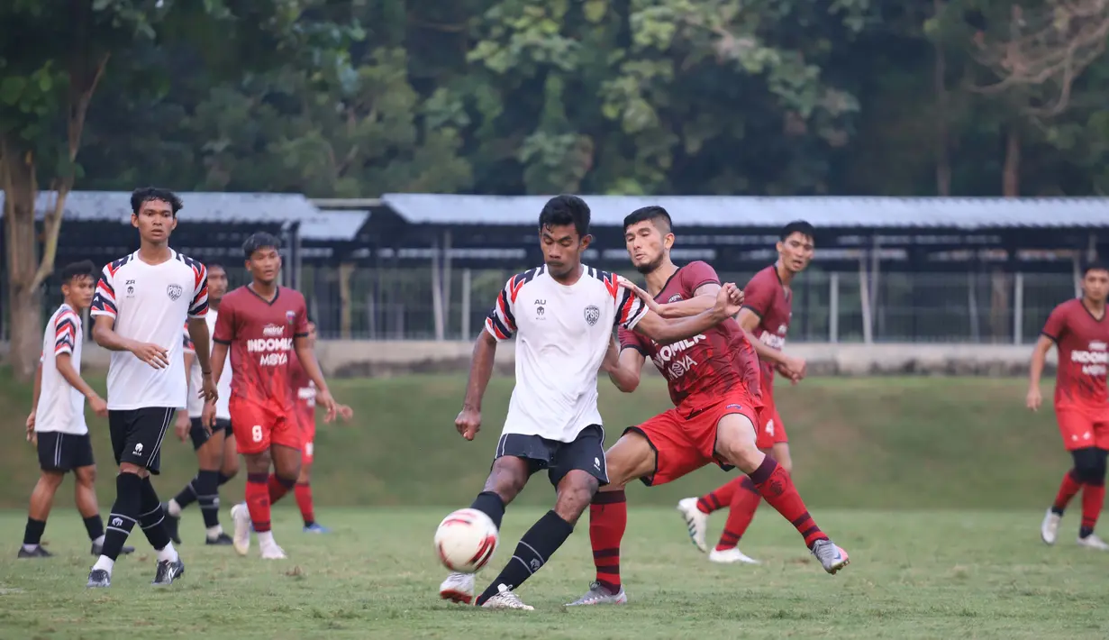 Menjamu PSG Pati, Persita memainkan permainan dengan tempo cepat sejak awal.
Kedua tim pun langsung berbalas serangan dengan tensi tinggi sejak peluit tanda
dimulainya pertandingan dibunyikan. (Foto: Dok. Persita)