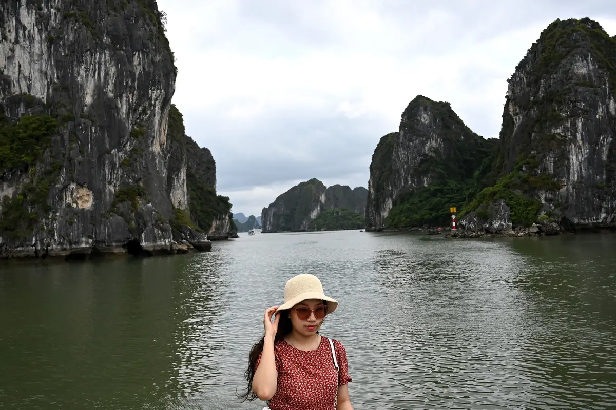 Corona Mereda, Wisata Vietnam Kembali Menggeliat