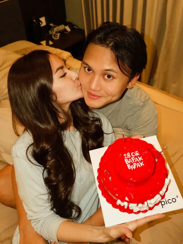 Makeup Mahalini saat Beri Kejutan Ulang Tahun suaminya [@mahaliniraharja]