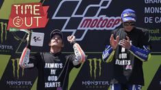 Momen jabat tangan antara Marc Marquez dan Valentino Rossi menjadi suguhan paling menarik di MotoGP Catalunya. 