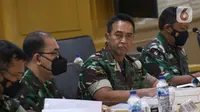 Panglima TNI Jenderal Andika Perkasa saat mengikuti rapat dengan Komite I DPD di Nusantara VI, Kompleks Parlemen MPR/DPR-DPD, Senayan, Jakarta, Selasa (8/2/2022). Rapat kerja ini membahas mengenai Pelaksanaan UU Nomor 43 Tahun 2008 tentang Wilayah Negara. (Liputan6.com/Angga Yuniar)