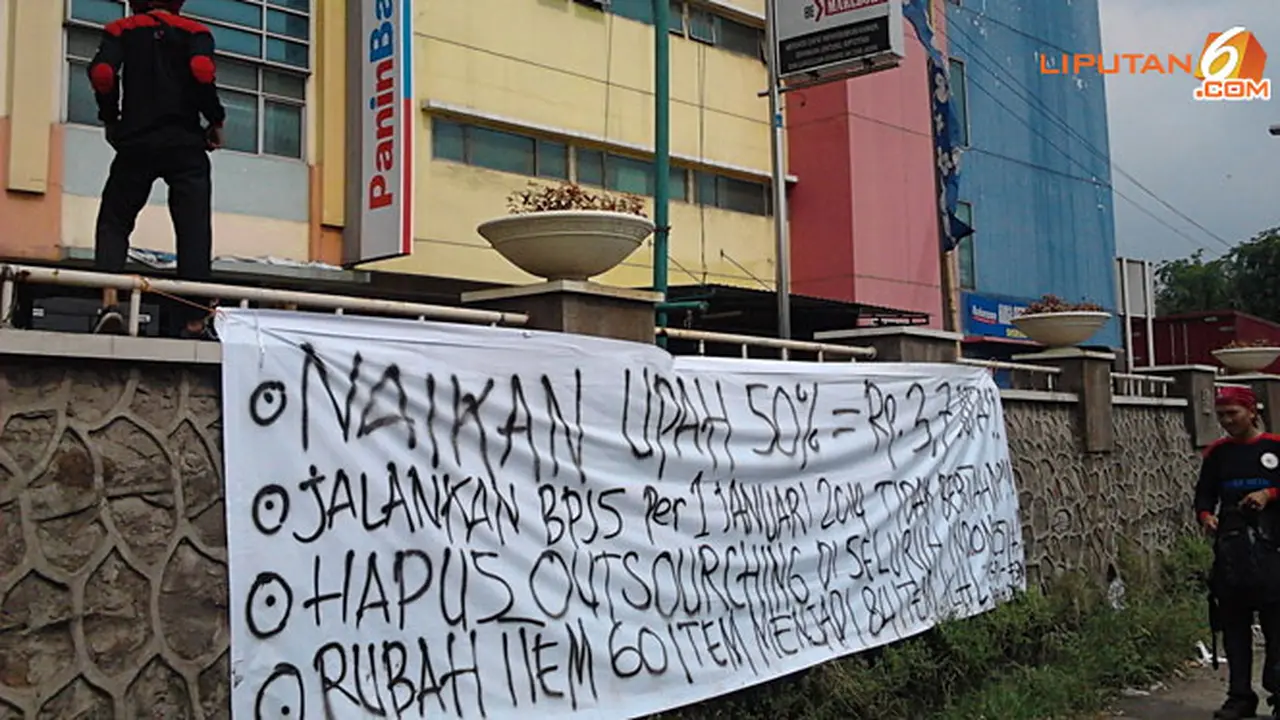 demo-buruh-131028b.jpg