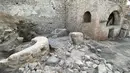 Sebuah ruangan sempit tanpa pemandangan dunia luar dan jendela-jendela kecil yang tinggi di dinding dengan jeruji besi ditemukan selama penggalian. (Handout / POMPEII ARCHAEOLOGICAL PARK / AFP)