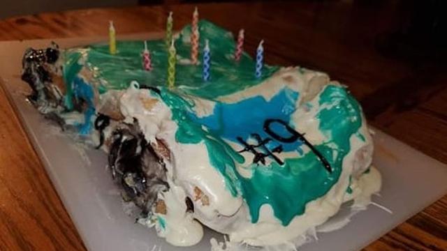 10 Potret Realita saat Pesan Kue Karakter Ini Bikin Gigit Jari